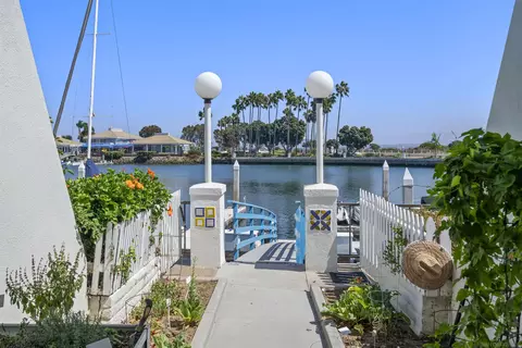 Exterior - 13 Antigua Ct, Coronado, CA 92118 photo 2 of 8