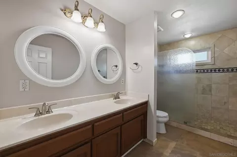 Bath - 23638 Barrego Way, Ramona, CA 92065 photo 6 of 6
