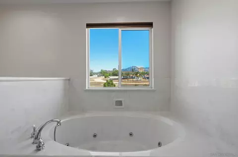 Bath - 23638 Barrego Way, Ramona, CA 92065 photo 4 of 6