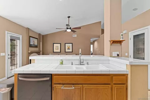 Kitchen - 12693 Shayann Ln, Lakeside, CA 92040 photo 2 of 4