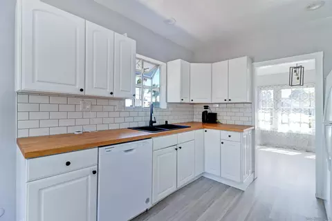 Kitchen - 4199 Sunnyside Dr, Riverside, CA 92506 photo 4 of 5