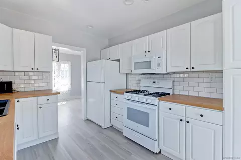 Kitchen - 4199 Sunnyside Dr, Riverside, CA 92506 photo 3 of 5
