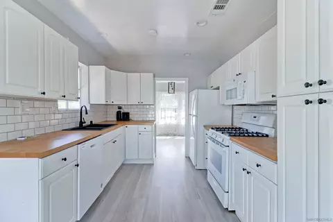 Kitchen - 4199 Sunnyside Dr, Riverside, CA 92506 photo 5 of 5