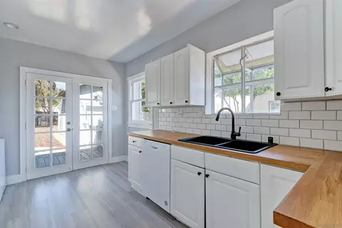 Kitchen - 4199 Sunnyside Dr, Riverside, CA 92506 photo 2 of 5