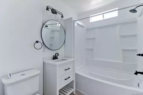 Bath - 4199 Sunnyside Dr, Riverside, CA 92506 photo 2 of 2
