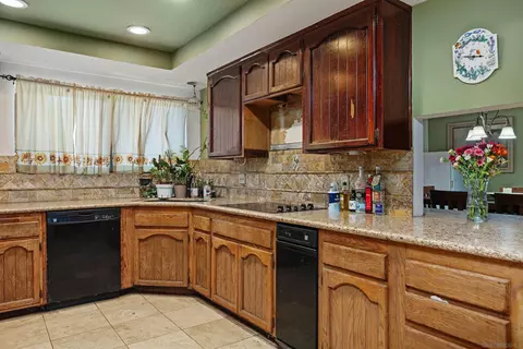Kitchen - 3950 Hellers Bnd, Fallbrook, CA 92028 photo 3 of 5