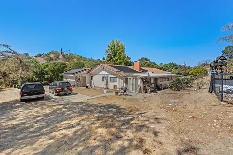 Exterior - 3950 Hellers Bnd, Fallbrook, CA 92028 photo 9 of 16