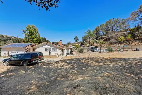 Exterior - 3950 Hellers Bnd, Fallbrook, CA 92028 photo 12 of 16