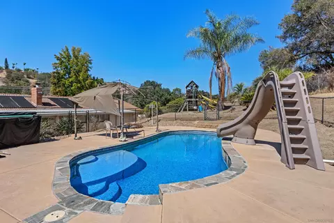 Exterior - 3950 Hellers Bnd, Fallbrook, CA 92028 photo 3 of 16