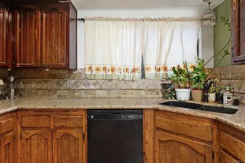Kitchen - 3950 Hellers Bnd, Fallbrook, CA 92028 photo 2 of 5
