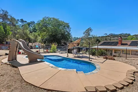 Exterior - 3950 Hellers Bnd, Fallbrook, CA 92028 photo 4 of 16