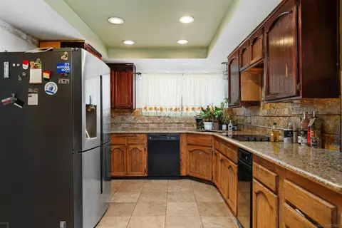 Kitchen - 3950 Hellers Bnd, Fallbrook, CA 92028 photo 5 of 5