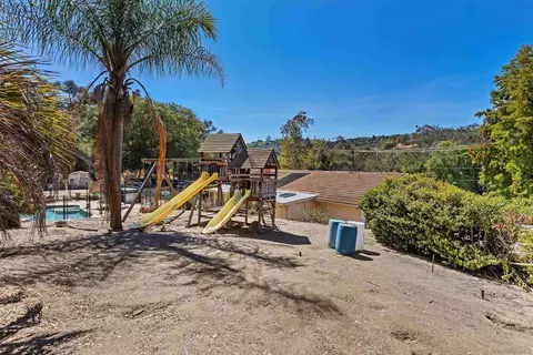 Exterior - 3950 Hellers Bnd, Fallbrook, CA 92028 photo 10 of 16