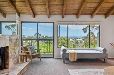 Living - 6585 Caminito Scioto, La Jolla, CA 92037 photo 5 of 8