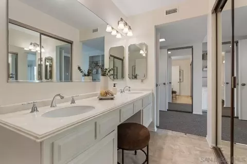 Bath - 6585 Caminito Scioto, La Jolla, CA 92037 photo 3 of 6