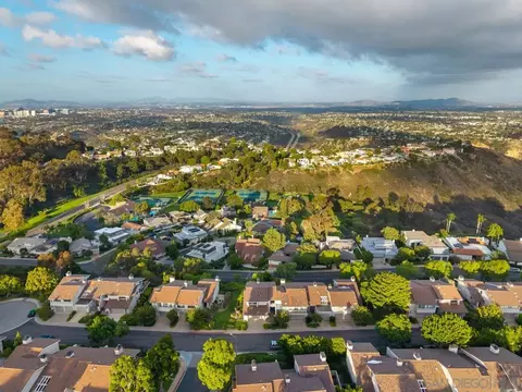 View/Area - 6585 Caminito Scioto, La Jolla, CA 92037 photo 7 of 9