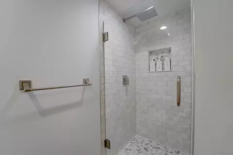 Bath - Undisclosed, Carlsbad, CA 92011 photo 2 of 2