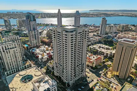 700 Front St #1303, San Diego, CA 92101