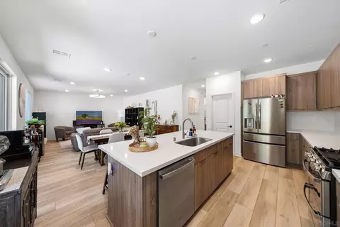 Kitchen - 35241 Valencia Pt, Fallbrook, CA 92028 photo 3 of 4