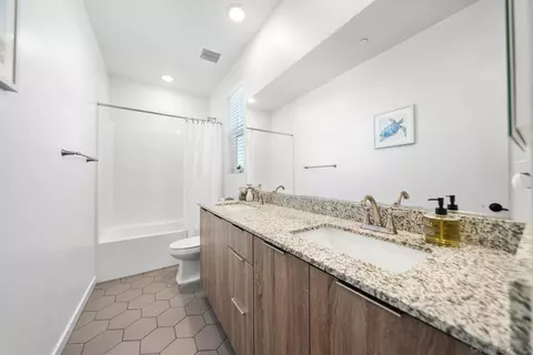 Bath - 35241 Valencia Pt, Fallbrook, CA 92028 photo 3 of 3