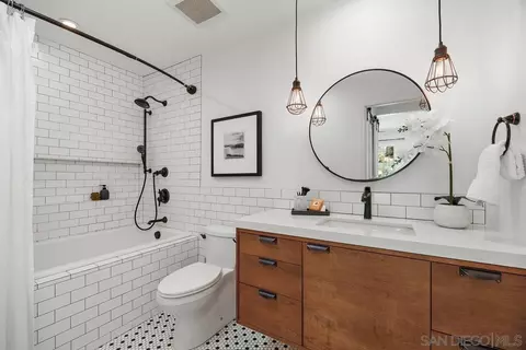Bath - 754 Snapdragon St, Encinitas, CA 92024 photo 1 of 2