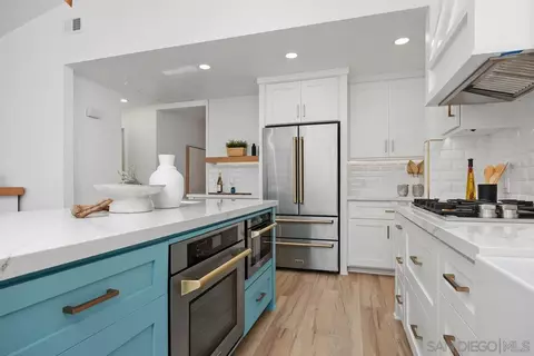 Kitchen - 754 Snapdragon St, Encinitas, CA 92024 photo 3 of 5
