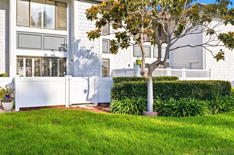 Exterior - 6905 Carnation Dr, Carlsbad, CA 92011 photo 4 of 6