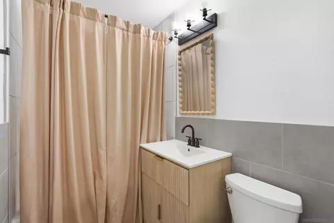 Bath - 302 Calla Ave, Imperial Beach, CA 91932 photo 1 of 2