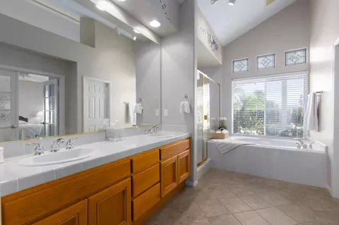 Bath - 1202 Calle Sonia, Fallbrook, CA 92028 photo 5 of 5