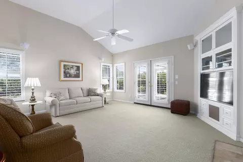 Living - 1202 Calle Sonia, Fallbrook, CA 92028 photo 2 of 5