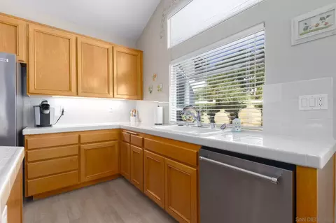 Kitchen - 1202 Calle Sonia, Fallbrook, CA 92028 photo 4 of 5