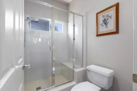 Bath - 1202 Calle Sonia, Fallbrook, CA 92028 photo 3 of 5