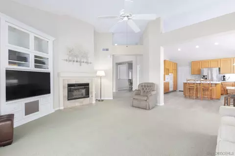 Living - 1202 Calle Sonia, Fallbrook, CA 92028 photo 3 of 5