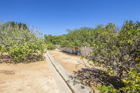 Exterior - 1202 Calle Sonia, Fallbrook, CA 92028 photo 11 of 18