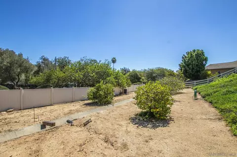 Exterior - 1202 Calle Sonia, Fallbrook, CA 92028 photo 14 of 18