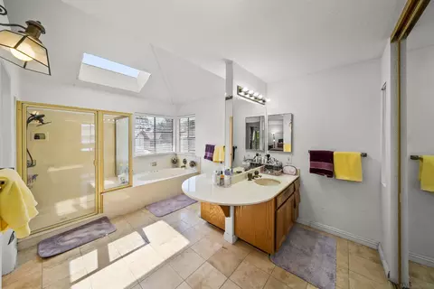 Bath - 10003 Vallata Ct, Spring Valley, CA 91977 photo 2 of 4