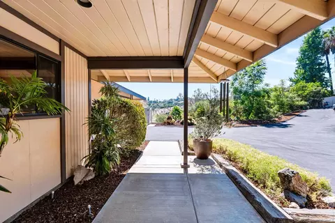 Exterior - 1359 Knoll Park Ln, Fallbrook, CA 92028 photo 3 of 4