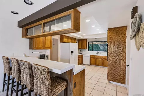 Kitchen - 1359 Knoll Park Ln, Fallbrook, CA 92028 photo 2 of 3