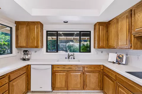 Kitchen - 1359 Knoll Park Ln, Fallbrook, CA 92028 photo 1 of 3