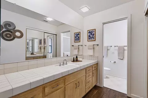 Bath - 1359 Knoll Park Ln, Fallbrook, CA 92028 photo 3 of 3