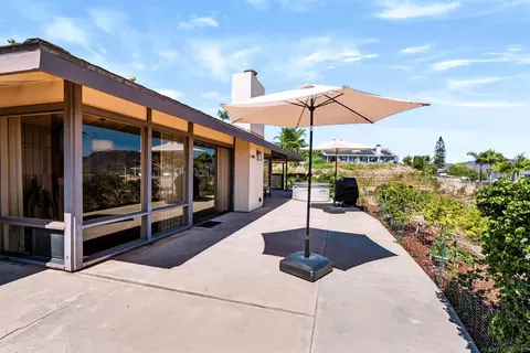 Exterior - 1359 Knoll Park Ln, Fallbrook, CA 92028 photo 2 of 4
