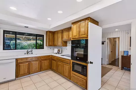 Kitchen - 1359 Knoll Park Ln, Fallbrook, CA 92028 photo 3 of 3