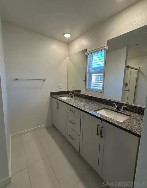 Bath - 35161 Rangpur Ln, Fallbrook, CA 92028 photo 2 of 3