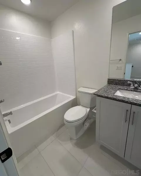 Bath - 35161 Rangpur Ln, Fallbrook, CA 92028 photo 1 of 3
