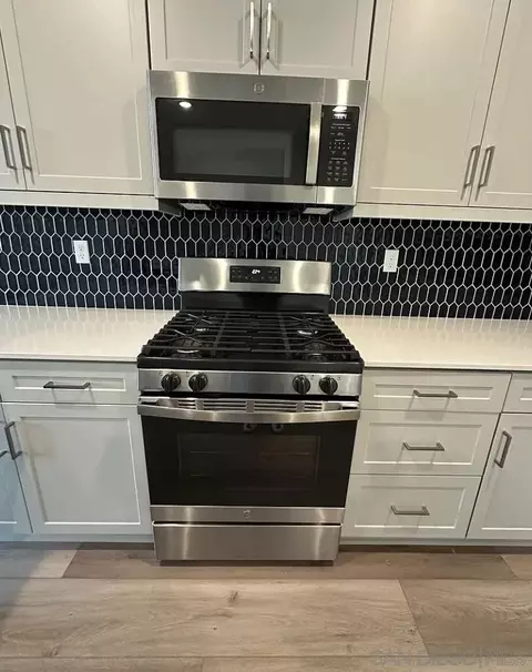 Kitchen - 35161 Rangpur Ln, Fallbrook, CA 92028 photo 1 of 2