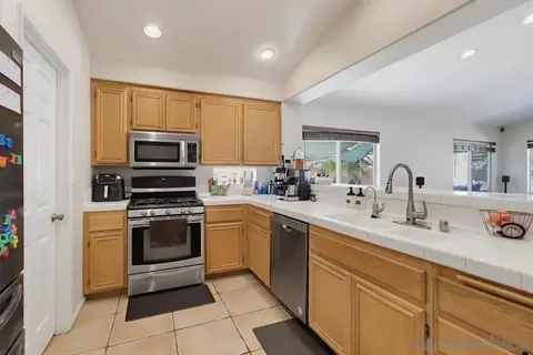 Kitchen - 2081 Larkspur Dr, Alpine, CA 91901 photo 3 of 4