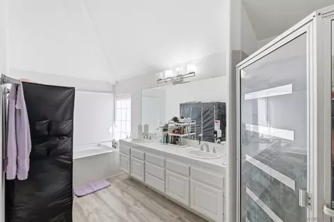 Bath - 624 Diamond Dr, Chula Vista, CA 91911 photo 2 of 4