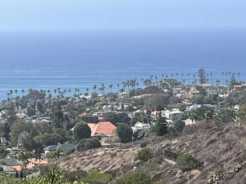 View/Area - 5943 La Jolla Corona Dr, La Jolla, CA 92037 photo 7 of 9
