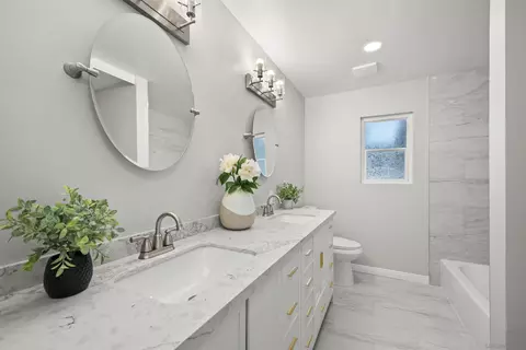 Bath - 115 Beech Pl, El Cajon, CA 92021 photo 2 of 4