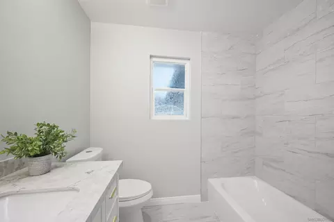 Bath - 115 Beech Pl, El Cajon, CA 92021 photo 4 of 4